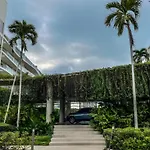 Condominio frente al mar con acceso directo a la playa Morros IO